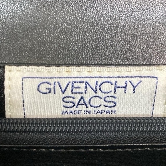 GIVENCHY vintage Sacs Black Leather Convertible Crossbody / Clutch bag - Picture 7 of 8